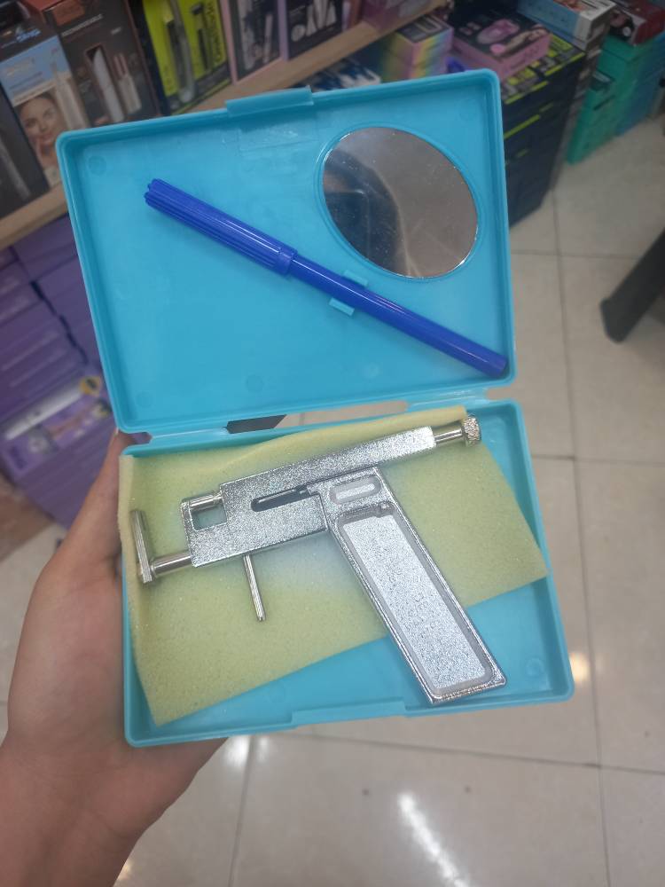گوش سوراخ کن