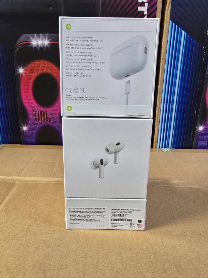 هدفون طرح اپل Airpods Pro 2 با کیس طرح پرچم آمریکا