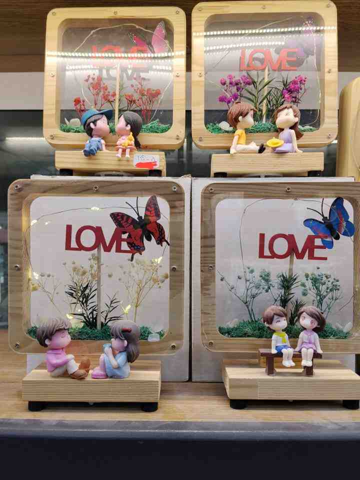 شب خواب دور چوبی دختر پسر لاو LOVE مربع ای