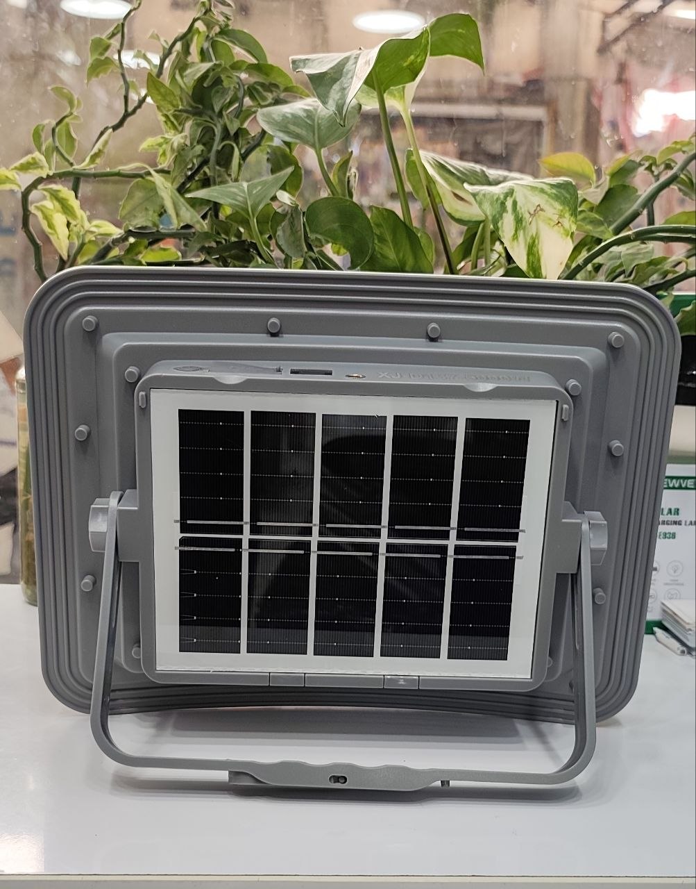 پروژکتور شارژی و خورشیدی solar light مدل IP66 طرح پیکسلی 5000وات