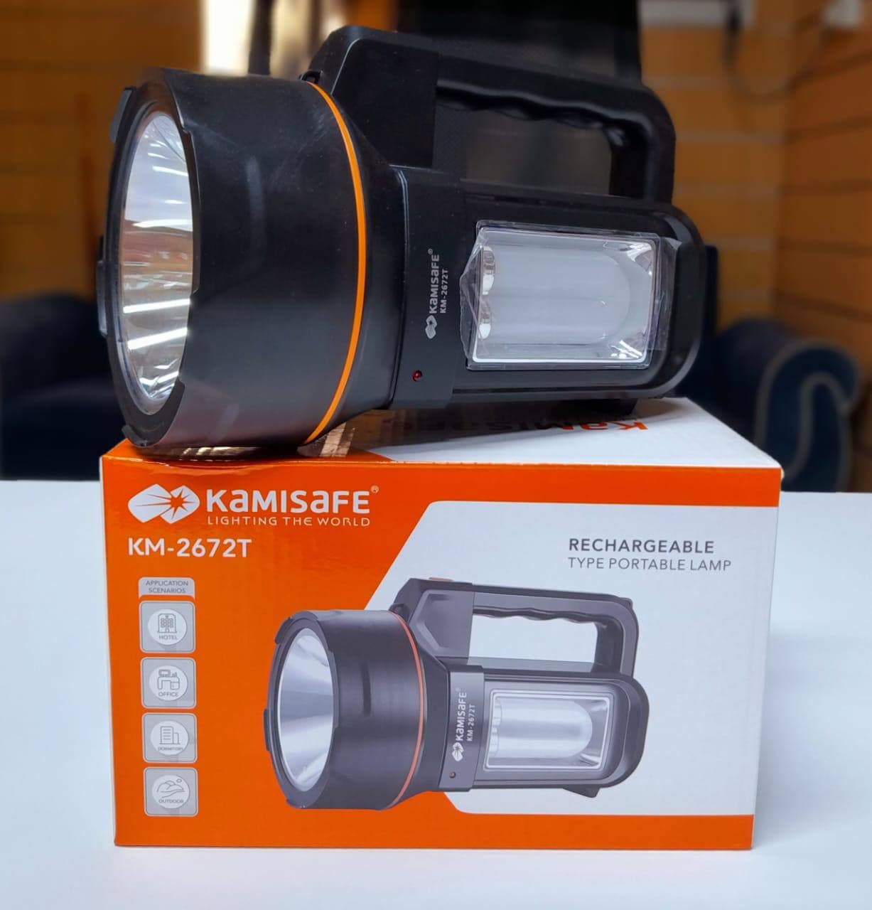 چراغ قوه نوافکن صفحه خورشیدی 10 وات KM-2672