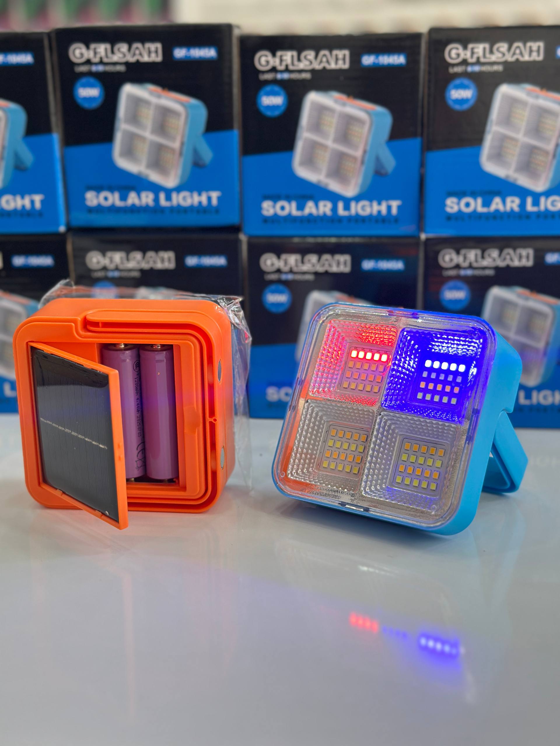 پروژکتور‌ چراغ شارژی و خورشیدی مدل LED Convenient Charging Light